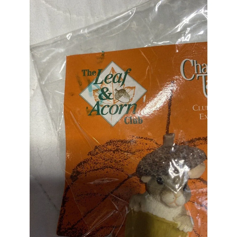 Charming Tails ‘Mouse Coming Out Of Acorn’ Lapel Pin Leaf & Acorn Club Exclusive
